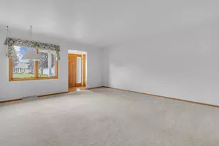 519 Sarah Dr, Fond du Lac, WI 54935 - Photo 4