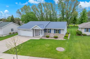519 Sarah Dr, Fond du Lac, WI 54935 - Photo 2