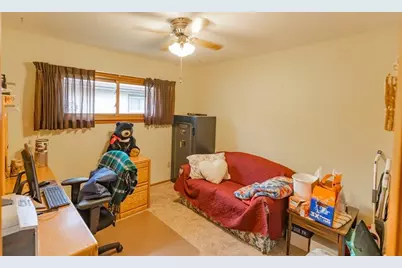 3410 S 10th Pl, Sheboygan, WI 53081 - Photo 10