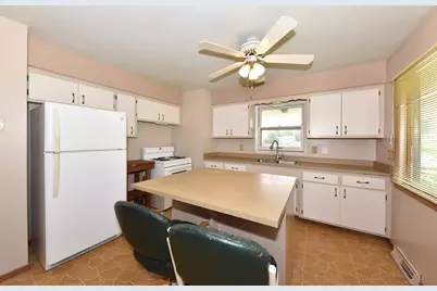N87W17833  Shepherd Dr, Menomonee Falls, WI 53051 - Photo 8
