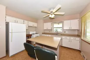 N87W17833 Shepherd Dr, Menomonee Falls, WI 53051 - Photo 8