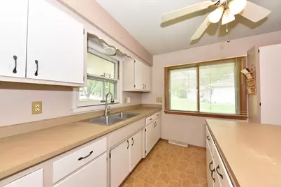 N87W17833  Shepherd Dr, Menomonee Falls, WI 53051 - Photo 10