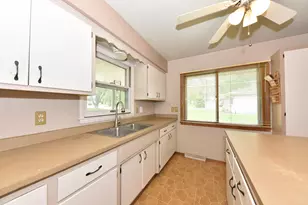 N87W17833 Shepherd Dr, Menomonee Falls, WI 53051 - Photo 10