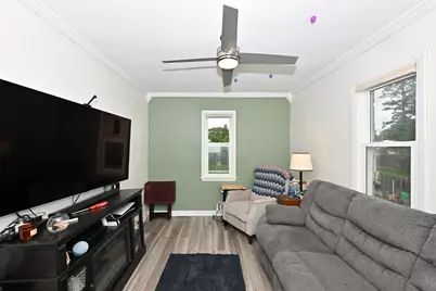 5949 S 31st St, Greenfield, WI 53221 - Photo 8