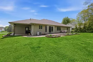1616 Sandstone Ln, Howards Grove, WI 53083 - Photo 2