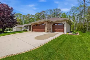 1616 Sandstone Ln, Howards Grove, WI 53083 - Photo 32