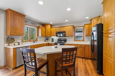 1616  Sandstone Ln, Howards Grove, WI 53083 - Photo 4
