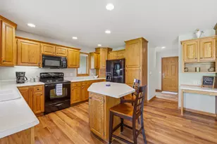 1616 Sandstone Ln, Howards Grove, WI 53083 - Photo 4