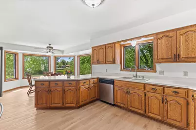 2931 W Franklin Ter, Franklin, WI 53132 - Photo 6