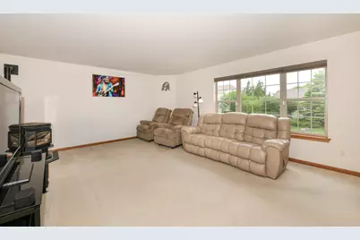 606 E Emily Ave, Elkhorn, WI 53121 - Photo 4