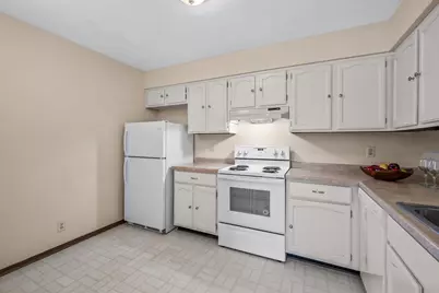 2020 W Good Hope Rd, Glendale, WI 53209 - Photo 10