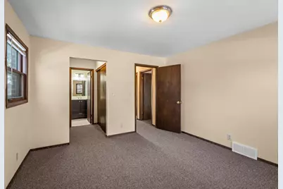2020 W Good Hope Rd, Glendale, WI 53209 - Photo 8