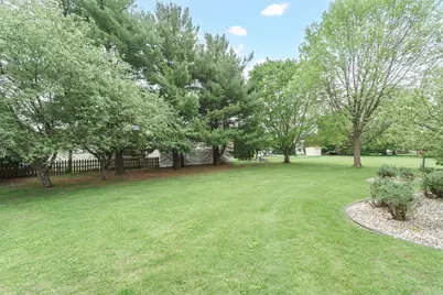 611  Maple Crest Ln, Watertown, WI 53094 - Photo 4
