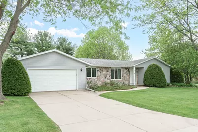 611  Maple Crest Ln, Watertown, WI 53094 - Photo 2