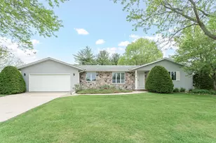 611 Maplecrest Ln, Watertown, WI 53094 - Photo 1