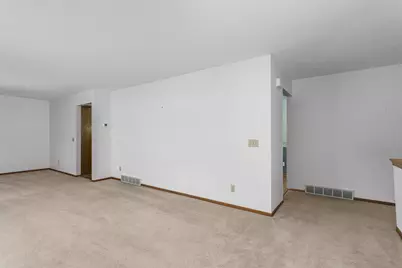 611  Maple Crest Ln, Watertown, WI 53094 - Photo 8