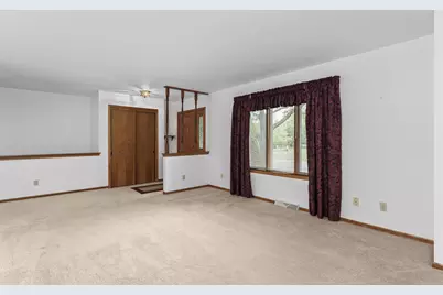 611  Maple Crest Ln, Watertown, WI 53094 - Photo 6