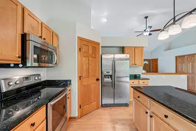 2423  Judith Ln, Waukesha, WI 53188 - Photo 14