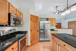 2423 Judith Ln, Waukesha, WI 53188 - Photo 14