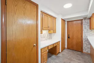 1711 W Mill Rd, Glendale, WI 53209 - Photo 16