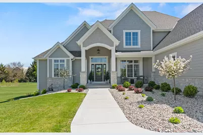 10009 W Farmdale Estates Ct, Mequon, WI 53097 - Photo 2