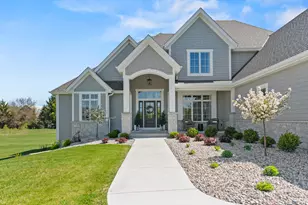 10009 W Farmdale Estates Ct, Mequon, WI 53097 - Photo 2
