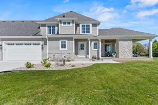 10009 W Farmdale Estates Ct, Mequon, WI 53097 - Photo 4