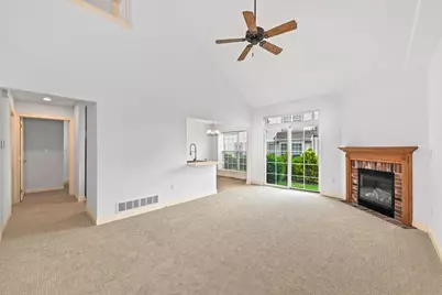 1422  Niagara St #204, Waukesha, WI 53186 - Photo 6