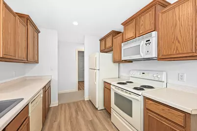 1422  Niagara St #204, Waukesha, WI 53186 - Photo 10