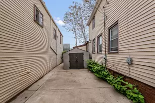 229 W Orchard St, Milwaukee, WI 53204 - Photo 20