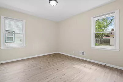 4944 N 91st St, Milwaukee, WI 53225 - Photo 18