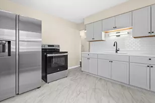 4944 N 91st St, Milwaukee, WI 53225 - Photo 10