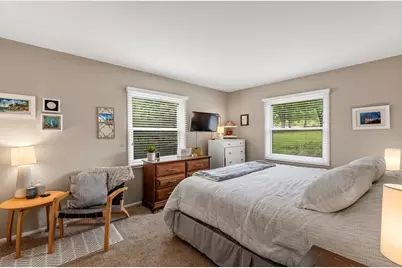 5633  Bentwood Ln, Greendale, WI 53129 - Photo 16