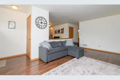 1510  Redtail Dr, Hartford, WI 53027 - Photo 4