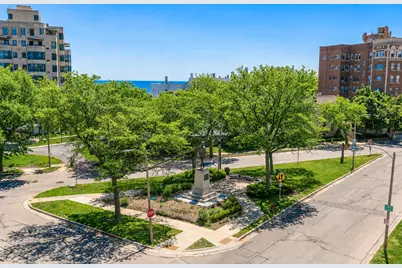 1313 N Franklin Pl #404, Milwaukee, WI 53202 - Photo 16