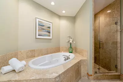 1313 N Franklin Pl #404, Milwaukee, WI 53202 - Photo 10
