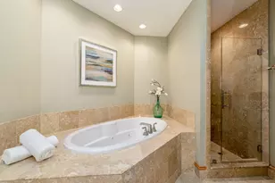 1313 N Franklin Pl, Milwaukee, WI 53202 - Photo 10