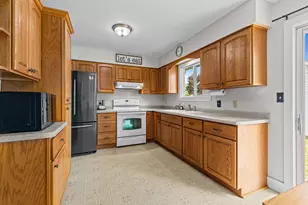 274 Greeley St, Berlin, WI 54923 - Photo 8