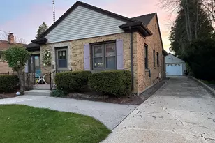 1016 N 10th St, Manitowoc, WI 54220 - Photo 2