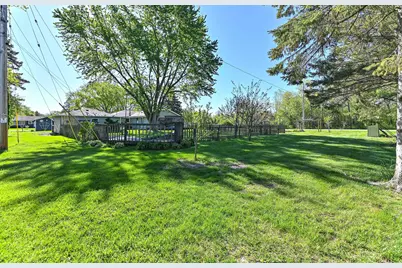 9061 S 83rd St, Franklin, WI 53132 - Photo 36