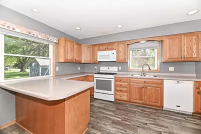 9061 S 83rd St, Franklin, WI 53132 - Photo 12