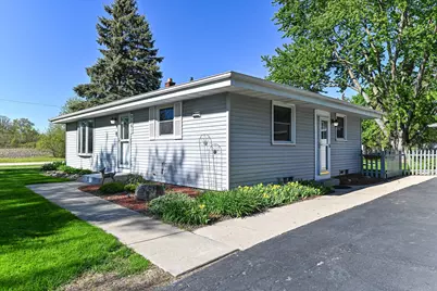 9061 S 83rd St, Franklin, WI 53132 - Photo 4