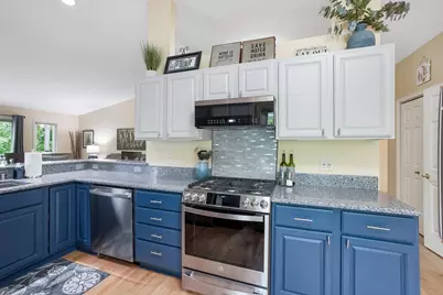 533  White Oak Trl, Hartland, WI 53029 - Photo 8