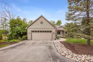533 White Oak Trail, Hartland, WI 53029 - Photo 2