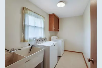 12920 W Crawford Dr, New Berlin, WI 53151 - Photo 14