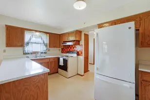 12920 W Crawford Dr, New Berlin, WI 53151 - Photo 10