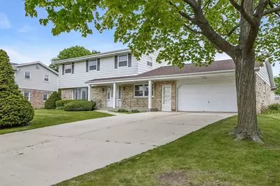 12920 W Crawford Dr, New Berlin, WI 53151 - Photo 2