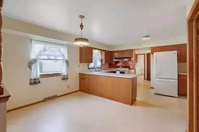 12920 W Crawford Dr, New Berlin, WI 53151 - Photo 8