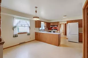 12920 W Crawford Dr, New Berlin, WI 53151 - Photo 8