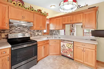 5320 S Cambridge Ln, Greenfield, WI 53221 - Photo 10